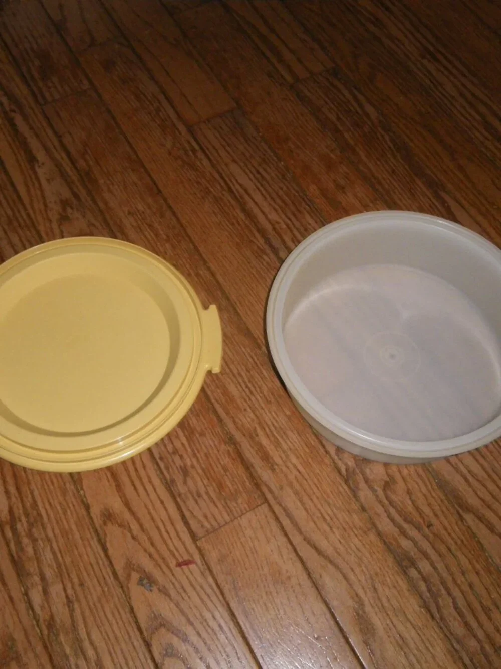 Vintage Tupperware Medium Pie / Cake Holder 11” x 4”